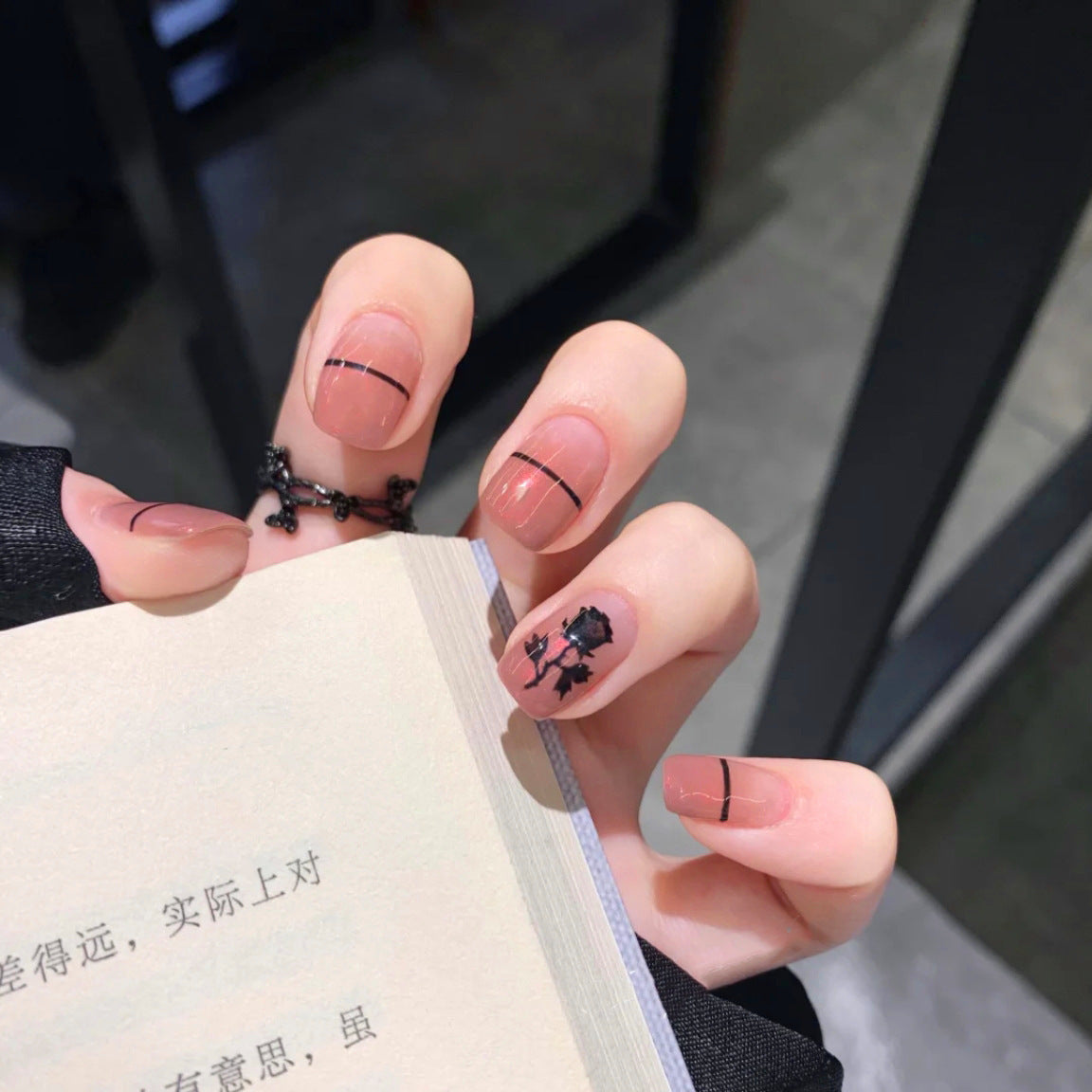 Graffiti Pattern Wearable Fake Nails